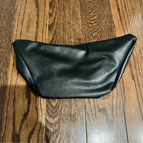 NEW faux leather lightweight zipper fanny pack/waist bag with adjustable strap. - Picture 5 of 8